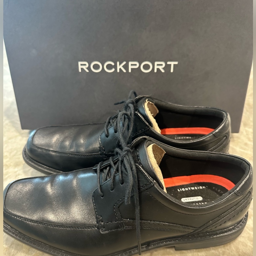 Like new Rockport SL2 Apron Toe Oxford A13013. Leather lace up.
